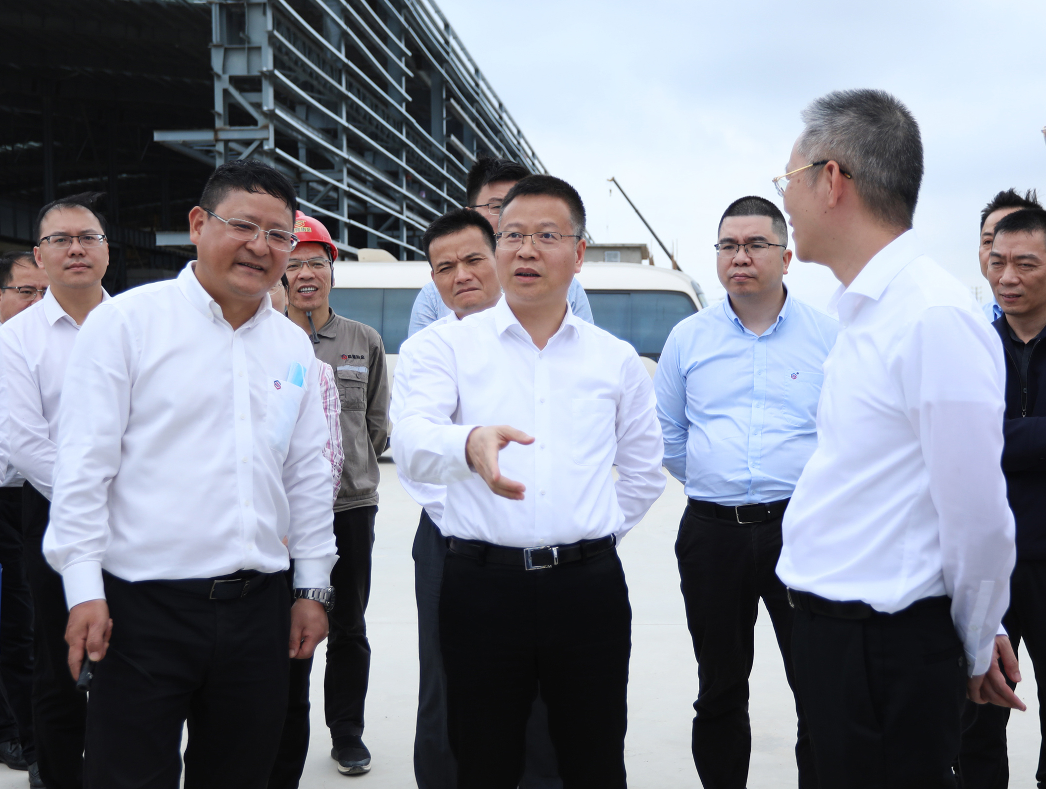 着力强龙头 拉长产业链 形成聚集群 实现企业与地方合作共赢发展