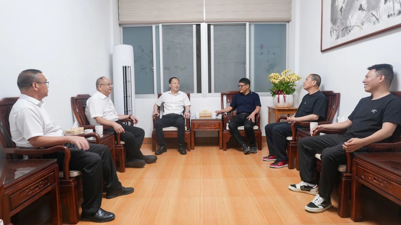 华安县委书记会见广西盛隆冶金有限公司代表