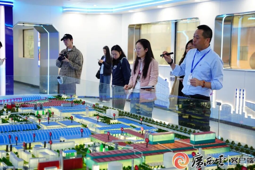 采风团走进广西盛隆冶金。.png 采风团走进广西盛隆冶金。.png